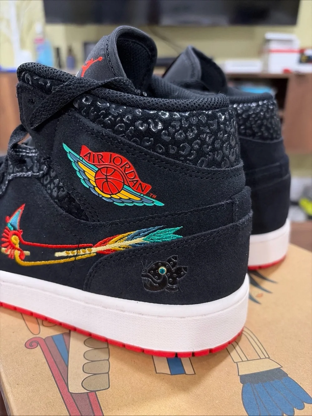 Air Jordan 1 Mid SE Siempre Familia Sz 9.5 men’s
